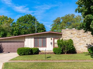 1113 Gifford St, Dekalb, IL 60115