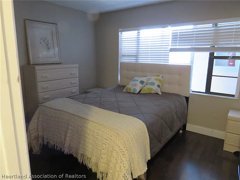 121 Country Club Dr #302 — Photo 26