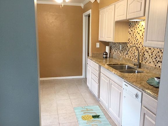 3rd image of 102 N Sanderson Ave