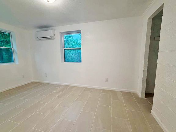 4th image of 2737 Pierce Rd