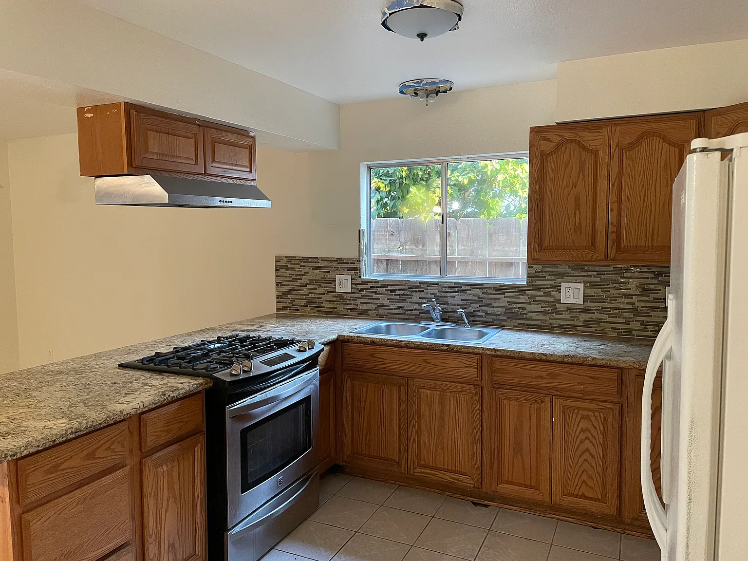 4 bed, 1459 sqft, $2,075 — Photo 3