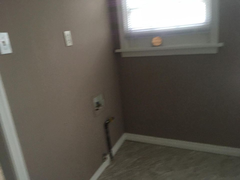 2nd image of 1424 1/2 NW 28th St
