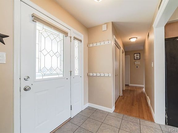 4th image of 31568 Scone St