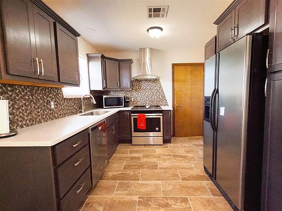 5th image of 1409 Shirlee Ave