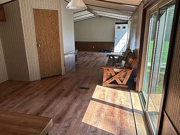5th image of 7736 New Rd