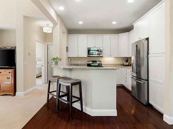5th image of 144 Aspen Circle
