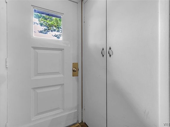 5th image of 986 Breeze Ln