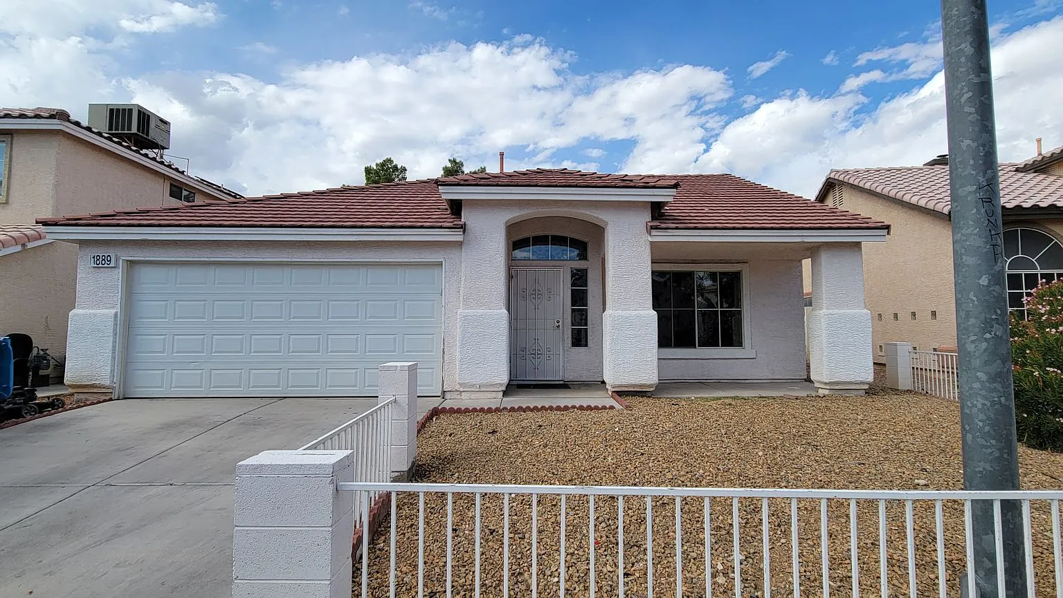 3 bedroom single story home — Photo 4