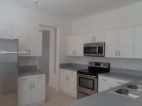 3013 Woodlands Dr, Pompano Beach, FL