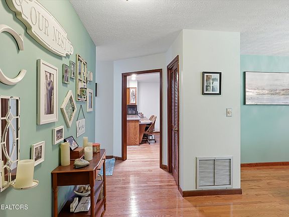 5th image of 2337 Evergreen Rd