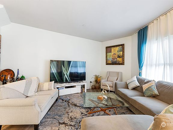 5th image of 1316 Beach Avenue #B
