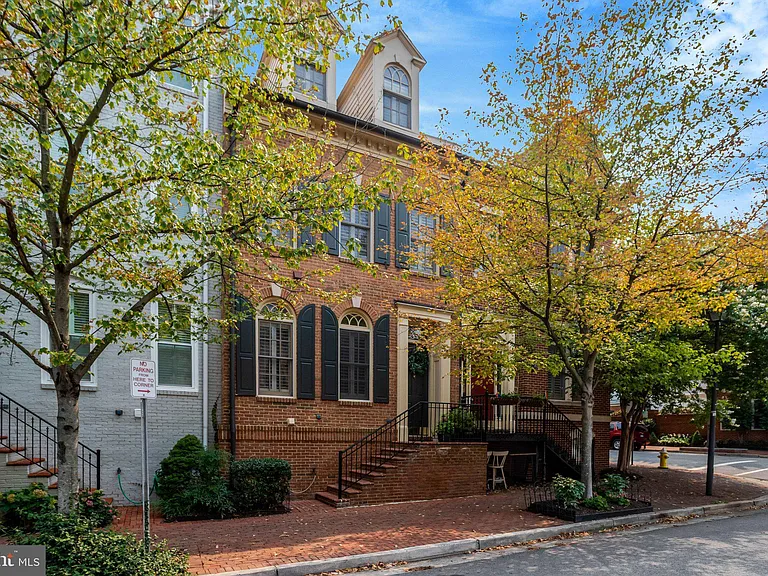 422 Pendleton St — Photo 2