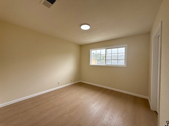 5th image of 4176 Tamayo St