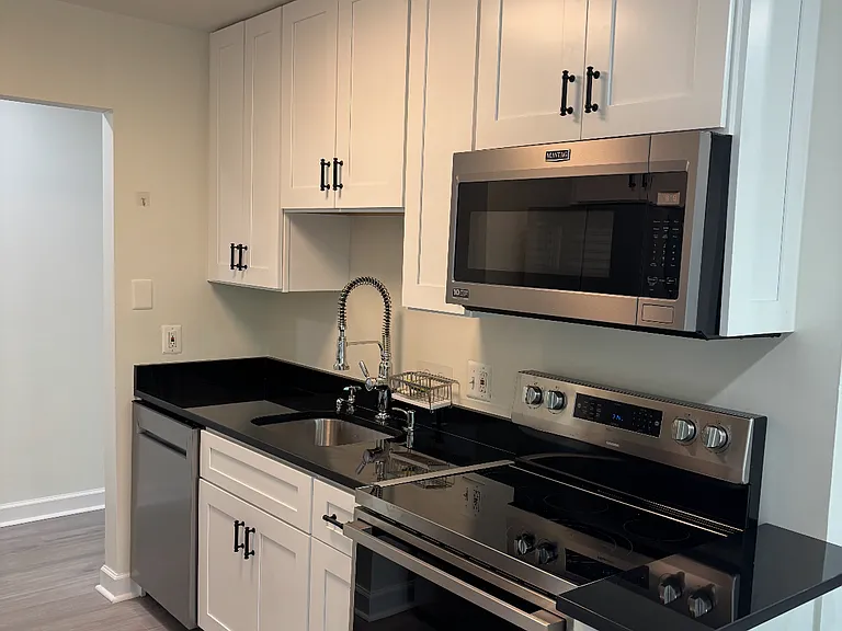 6435 Richmond Hwy #302 — Photo 2
