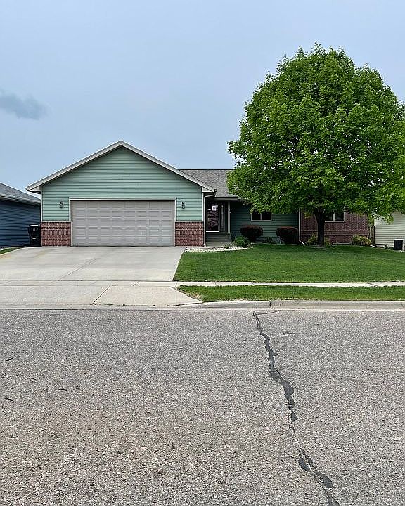 2808 Lakeview Dr, Yankton, SD 57078 Zillow