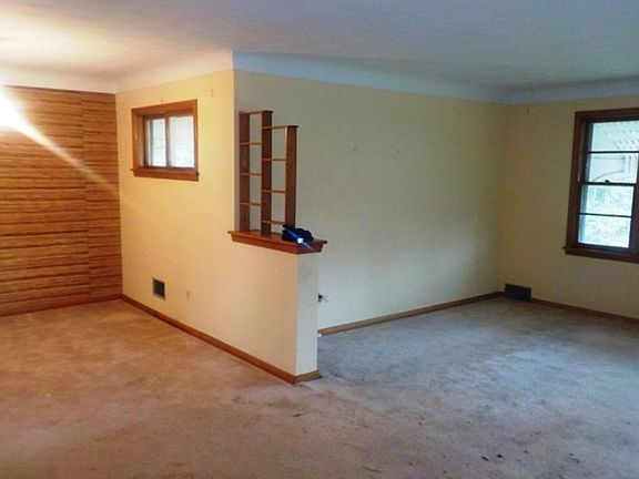 4th image of 8139 38th St N