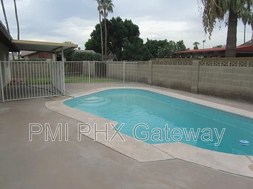 1306 E Fremont Dr Photo 1