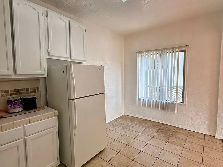 1534 Winona Blvd — Photo 10
