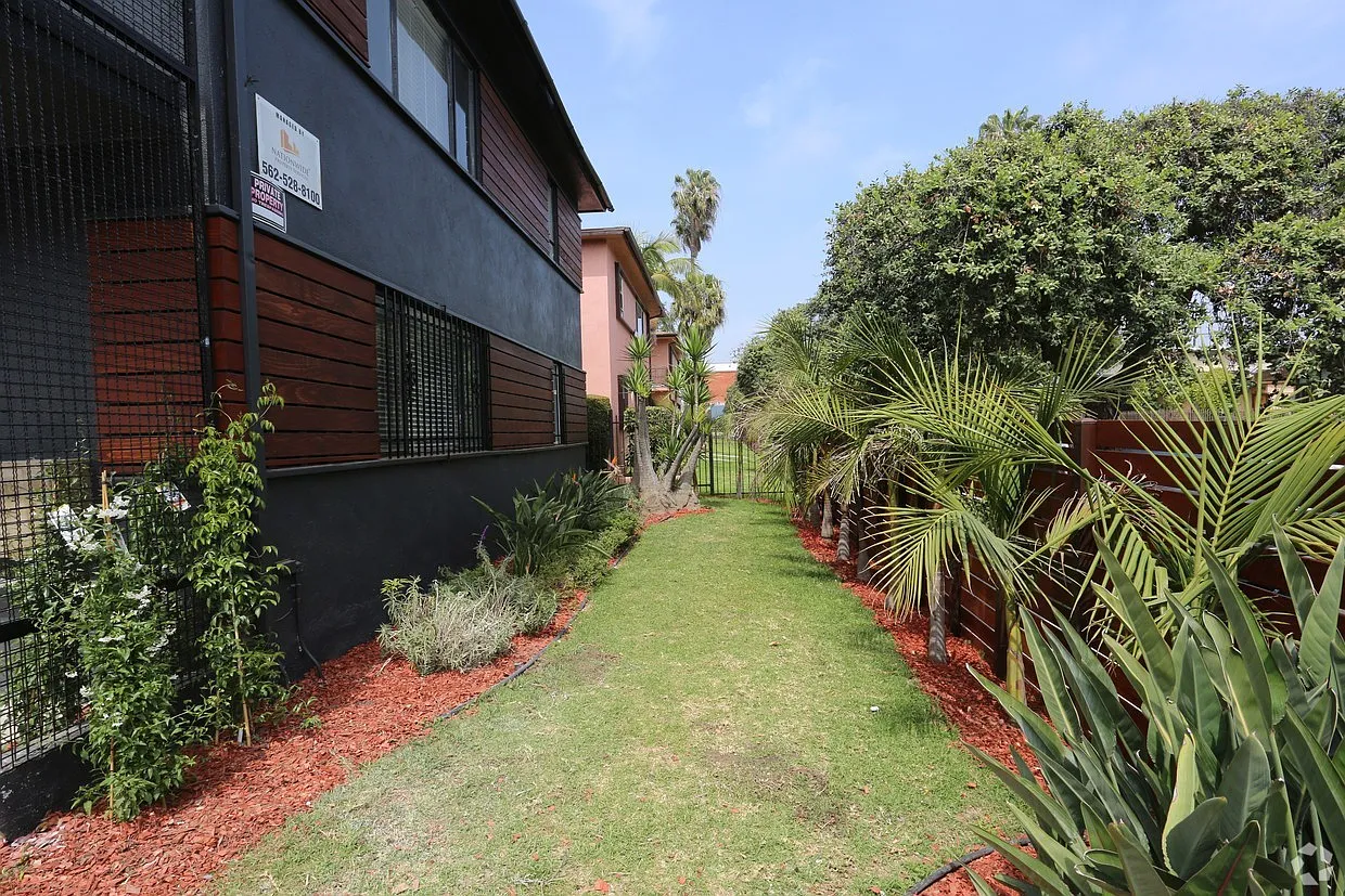 10227 S. 10th Ave. — Photo 2