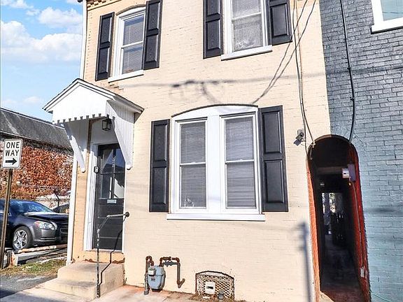 3rd image of 623 Bay St