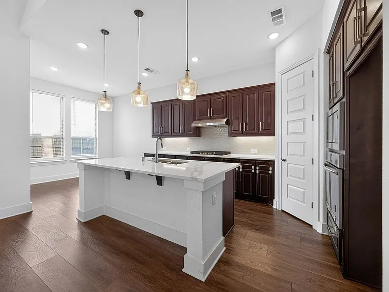 1104 Saratoga Rd — Photo 8