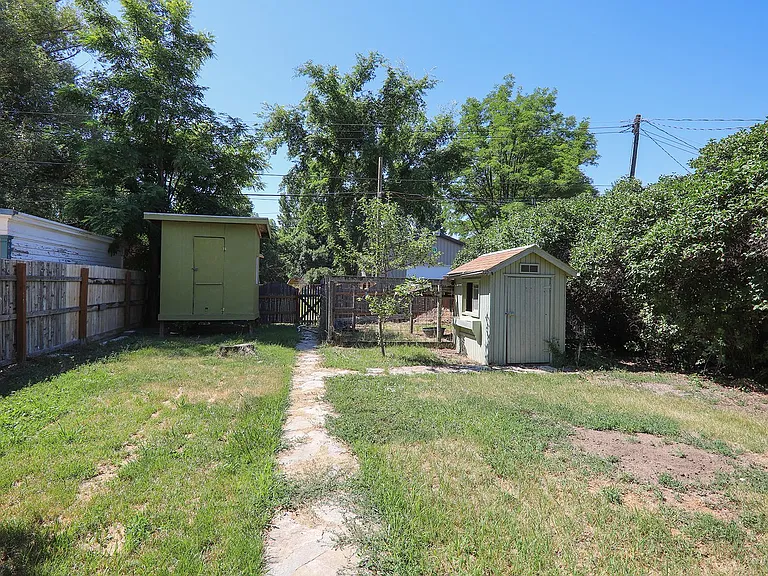 740 W Burkitt St — Photo 8