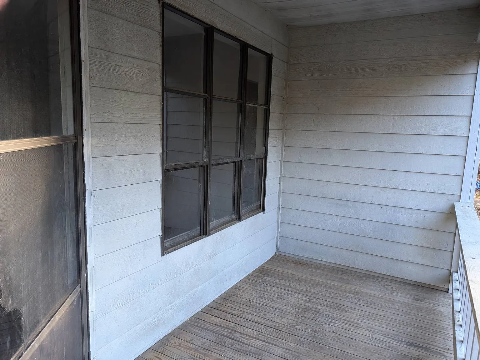 3 bed, 816 sqft, $550 — Photo 2