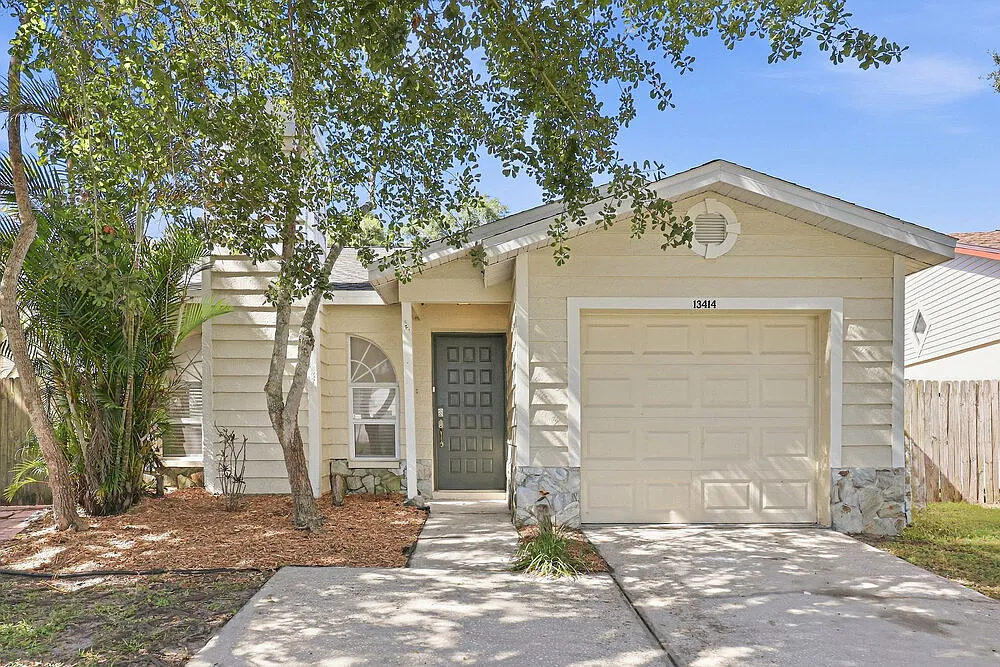 4 bed, 2.0 bath, 1384 sqft, $2,170 — Photo 1
