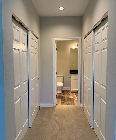 3x2 / 1240 sf - Master bedrm Closets