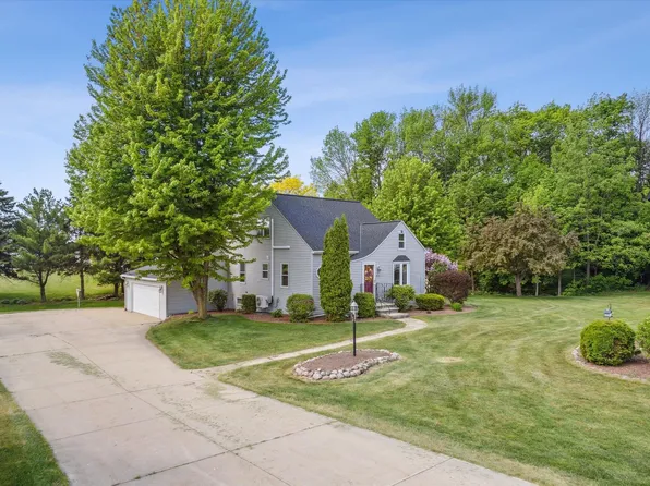 605 Heritage Rd, Luxemburg, WI 54217