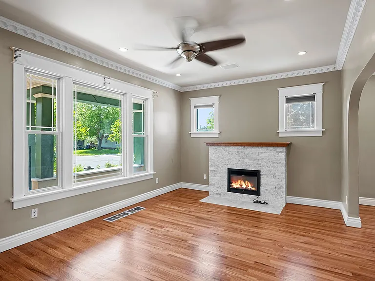 1028 W Chelan Ave — Photo 5