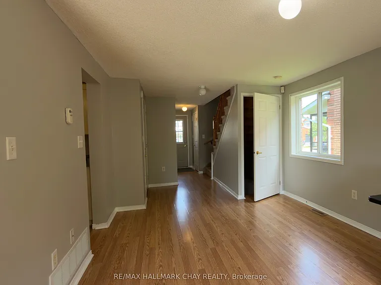 207 Tunbridge Rd — Photo 4