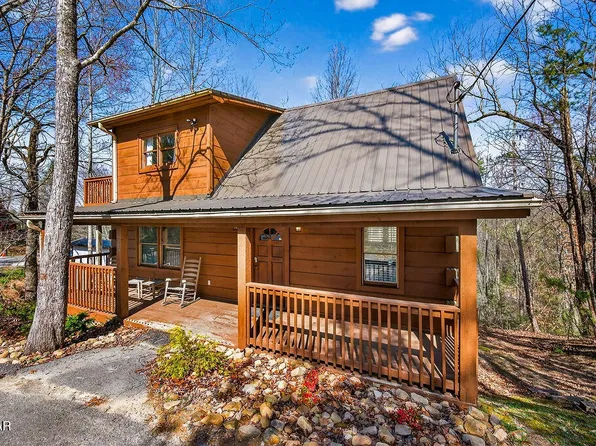 745 Ski View Ln, Sevierville, TN 37876