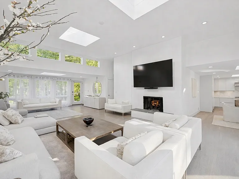 3 Southwood Ln — Photo 4