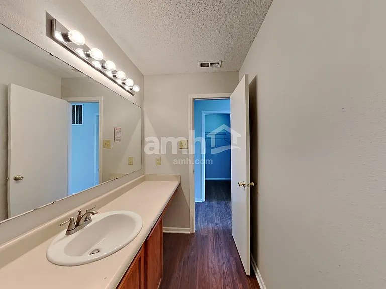 2120 Bridlewood Dr — Photo 19