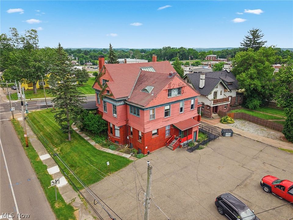 40th image of 1435 Market Ave N