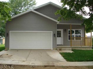 107 S Walnut St, Heyworth, IL 61745
