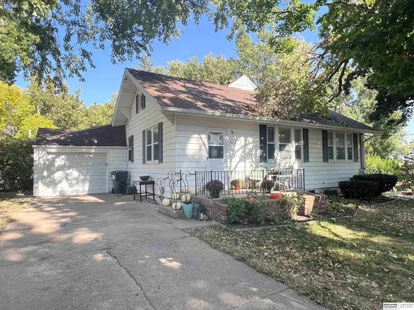 302 Otoe Ave, Leshara, NE 68064