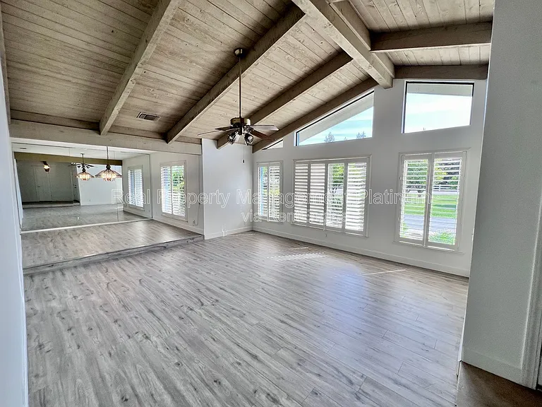 9193 N Fowler Ave — Photo 13
