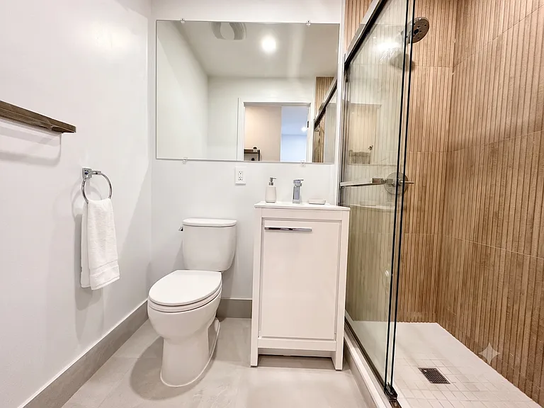 606 Onderdonk Ave #2B — Photo 5