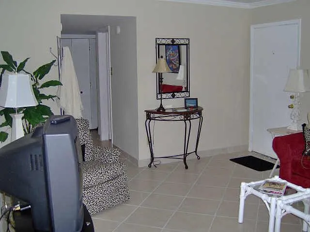 2 bed, 2.0 bath, 1009 sqft, $1,600 — Photo 3
