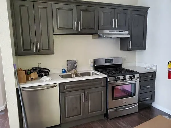 702 Oak St — Photo 2