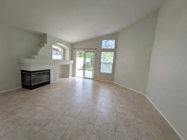 43318 Calle Mataro — Photo 4
