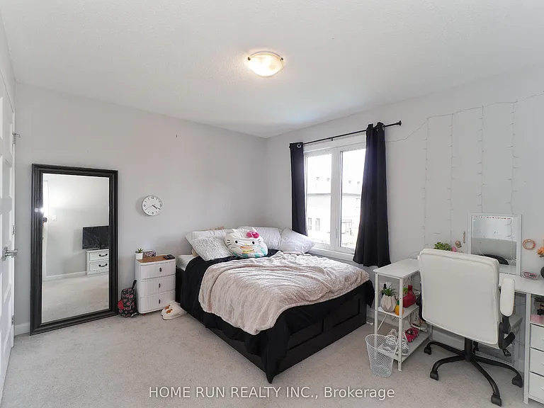 282 Nelson St E — Photo 31
