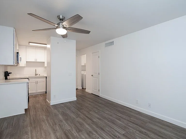Golden Pacific Apartments — Photo 9