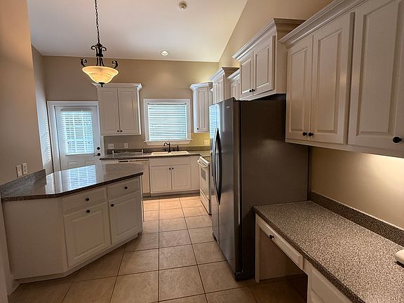5th image of 1717 Villa Dr
