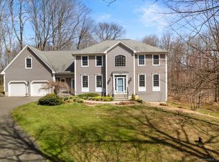100 Walnut Tree Ln, Guilford, CT 06437