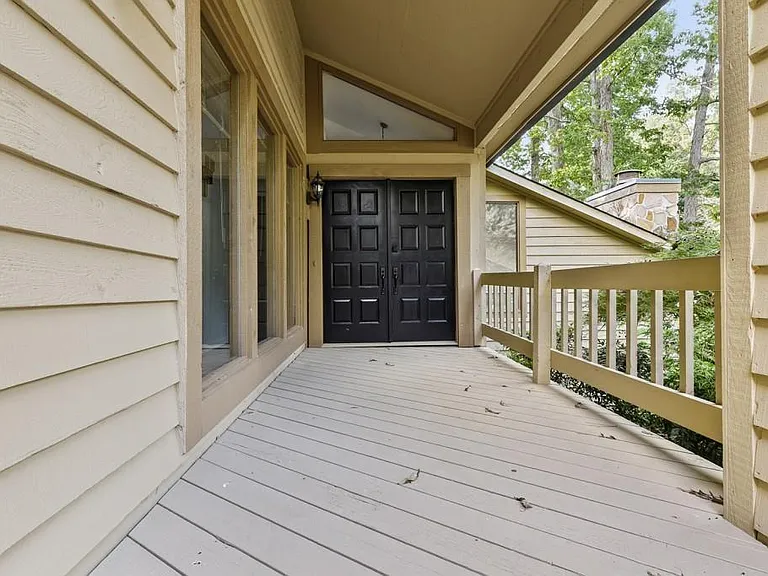 1000 Muirfield Dr — Photo 3
