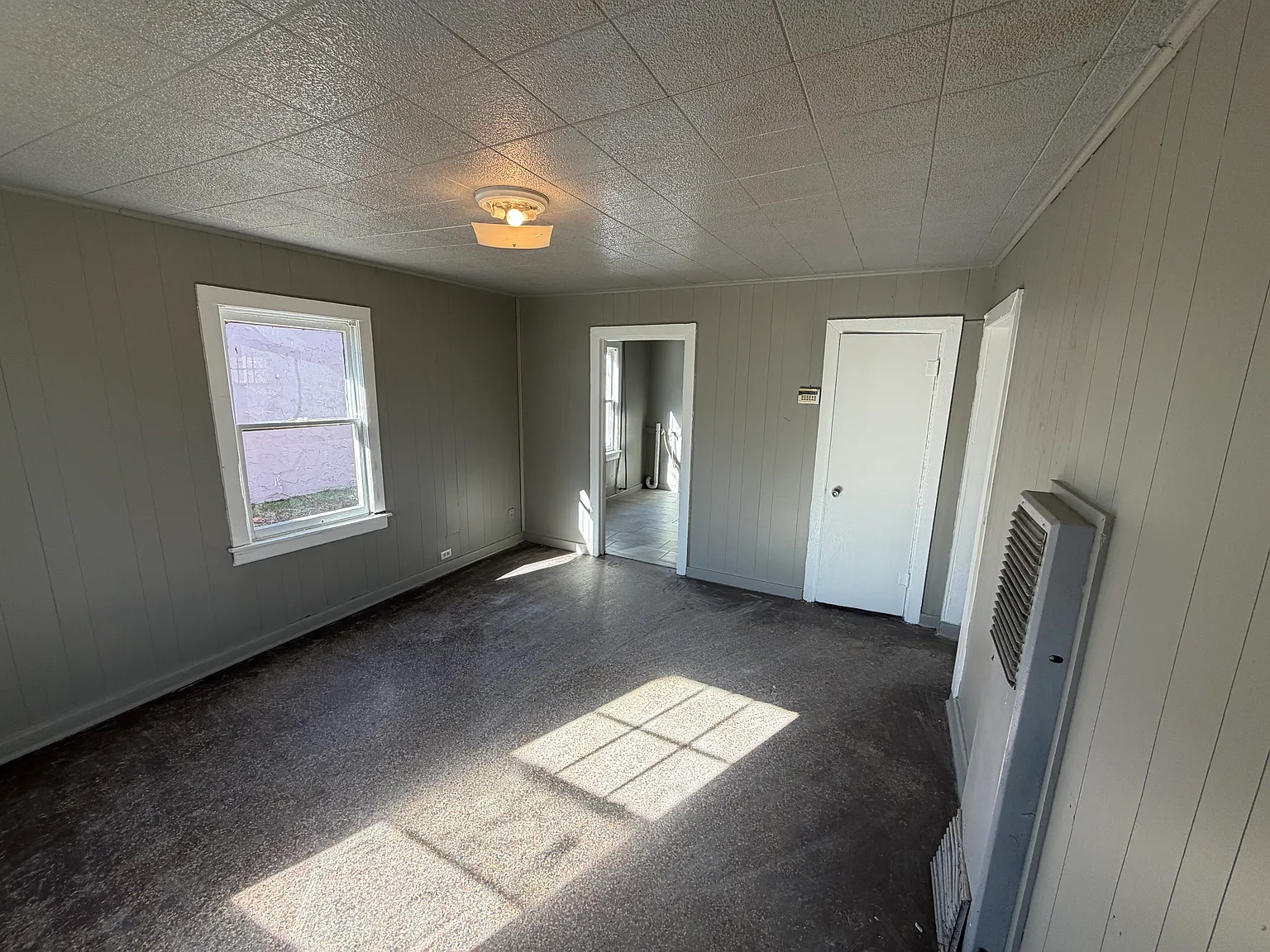 3 bed, 903 sqft, $700 — Photo 3