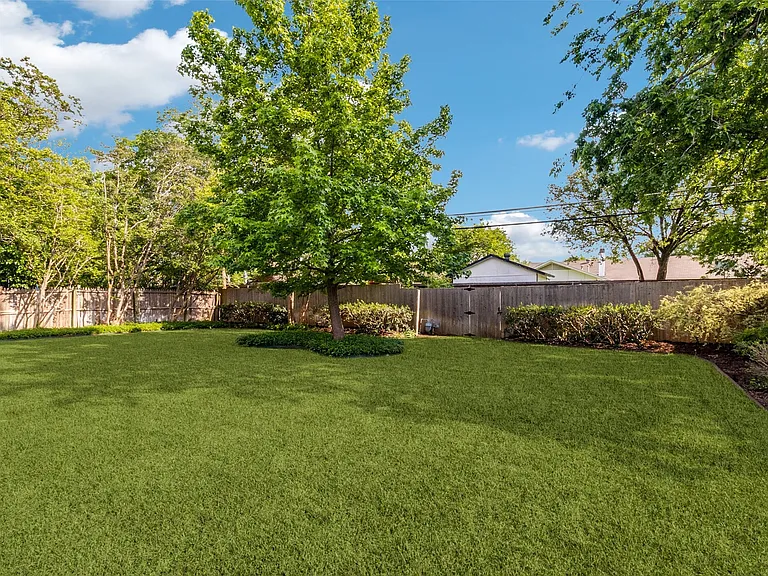 11353 Coral Hills Dr — Photo 14